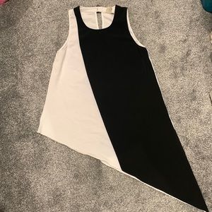 Black and white sleeveless asymmetrical top Francesca’s small